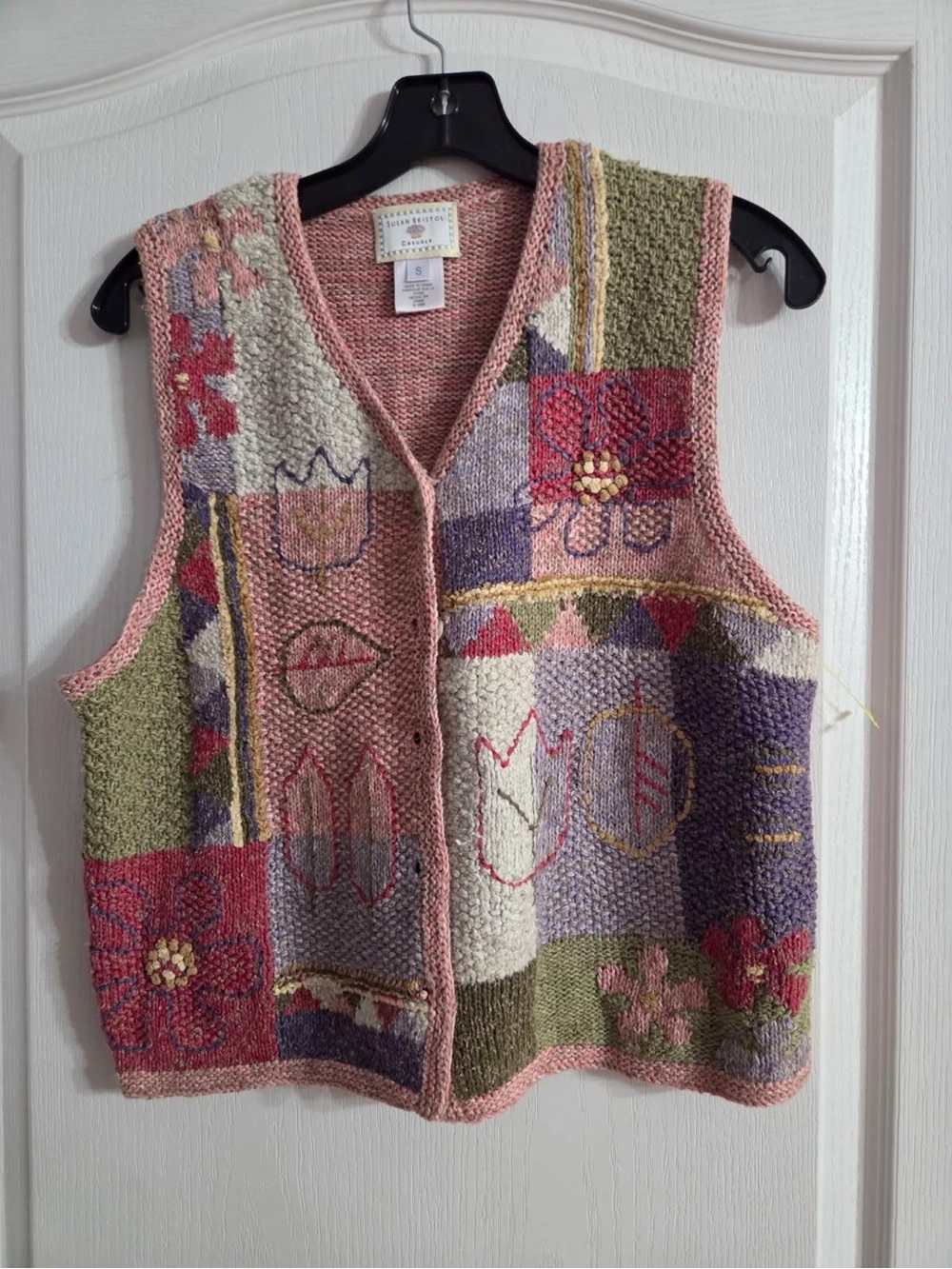 Susan Bristol Women’s Floral Embroidered Sweater Vest Sz S. JY-97